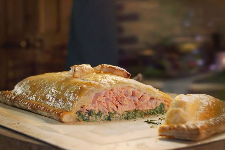 salmone alla wellington con aglio nero
