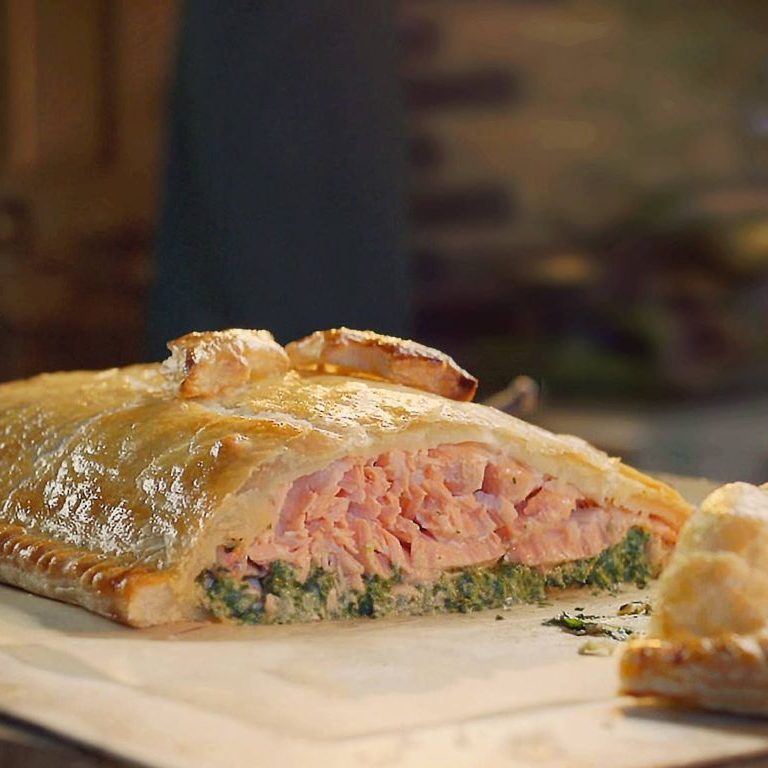 salmone alla wellington con aglio nero