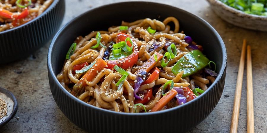 noodles con aglio nero