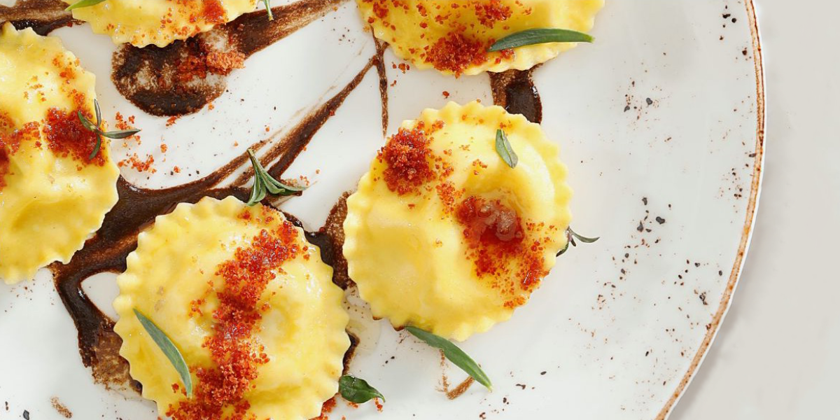 ravioli con aglio nero